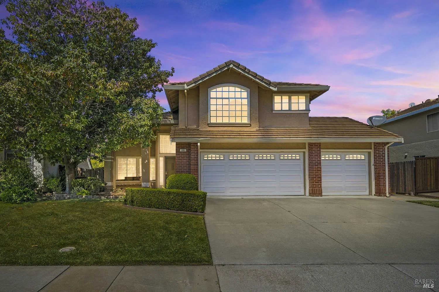 886 Christine Drive photo 1