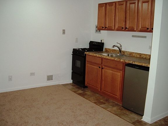 4th image of 5500 Carriageway Dr APT 315