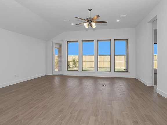 3rd image of 31538 Meadow Place Ln