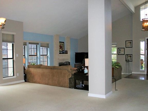 3rd image of 1706 Hyacinth Ln