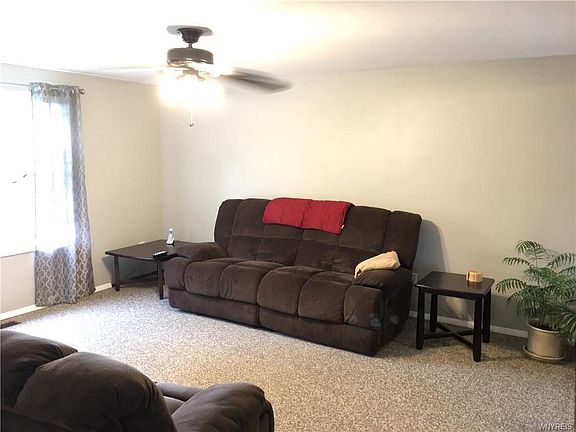 5th image of 242 Peppertree Dr