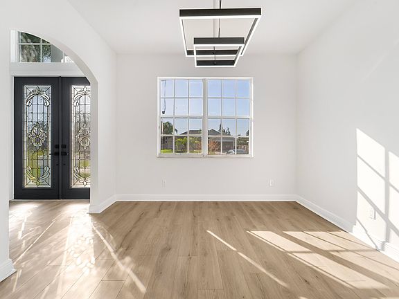 3rd image of 343 SW Majestic Terrace