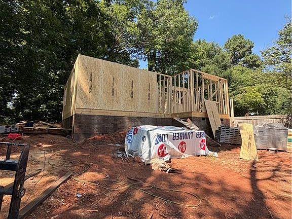 3rd image of 605 Sommerdale Ct