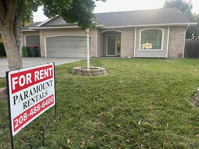 2047 N Wingate Pl