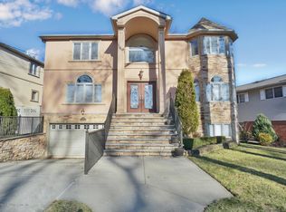 99 Tarring St, Staten Island, NY 10306