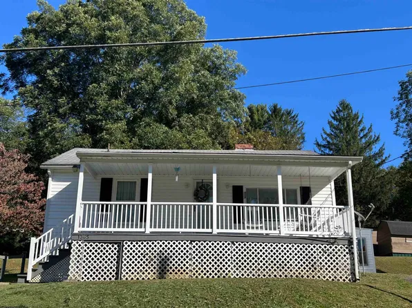 1365 Chestnut St, Farmington, WV 26571