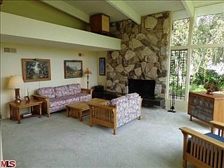 4th image of 2421 Arbutus Dr
