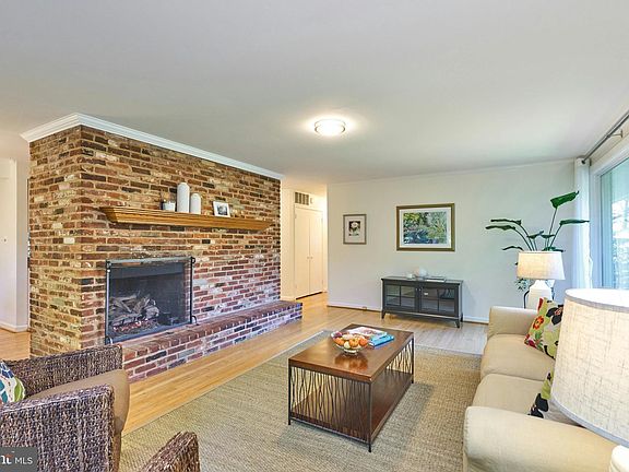 3rd image of 3412 Country Hill Dr