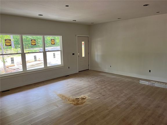 2nd image of 7 Mansfield Ln
