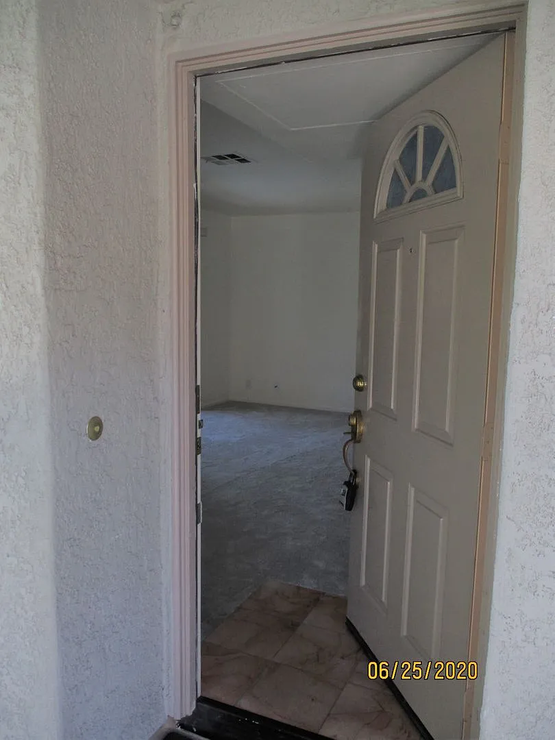 2 bed, 2.0 bath, 920 sqft, $2,895 — Photo 2
