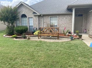 22 Chateaus Ln, Little Rock, AR 72210