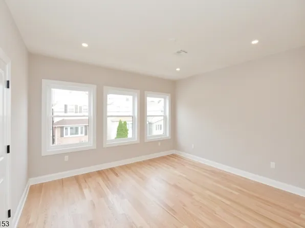 49 Center St, Clifton City, NJ 07011