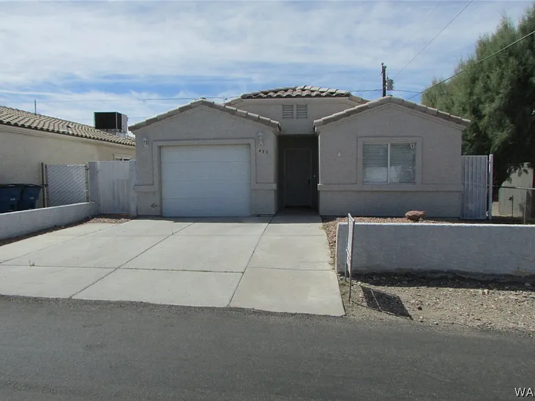 432 Harbor Dr — Photo 1