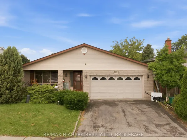 4989 Tara Ave, Niagara Falls, ON L2H 2V8
