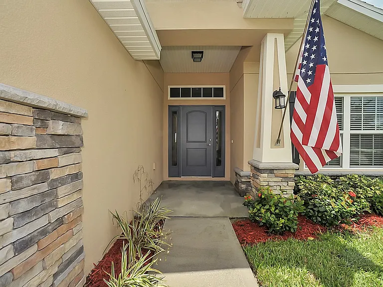 553 Hollow Glen Dr — Photo 2