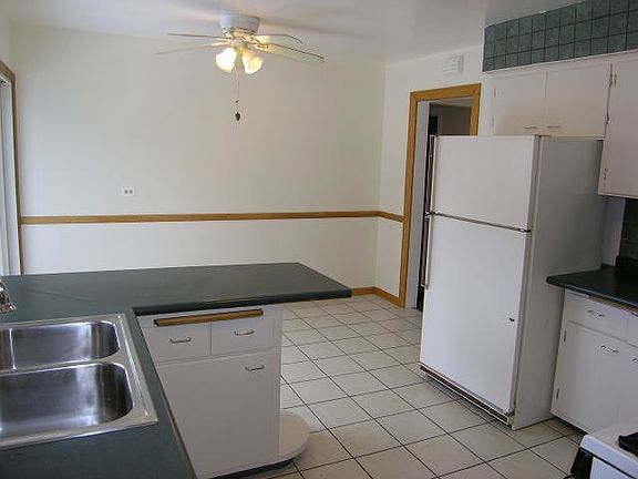 5th image of 643 S Villa Ave