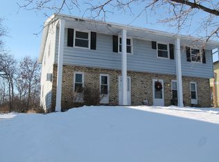 904 Badger La, Lake Geneva, WI 53147