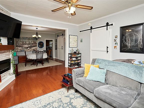 5th image of 504 W Boston Ave