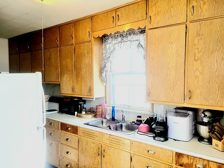 207 E 4th St #1 — Photo 14