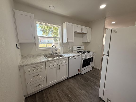 5th image of 1409 W 9th Street