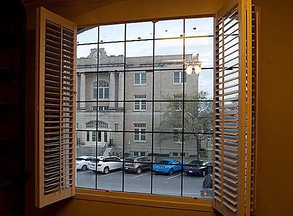4th image of 105 1/2 E Virginia St