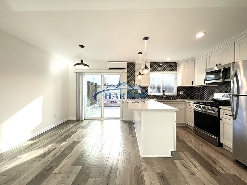 1st image of 677 W 39th St #B