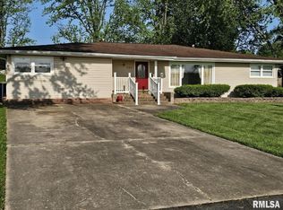 701 Stinson Dr, Mount Vernon, IL 62864