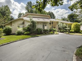 14 Driftwood Dr, Livingston, NJ 07039