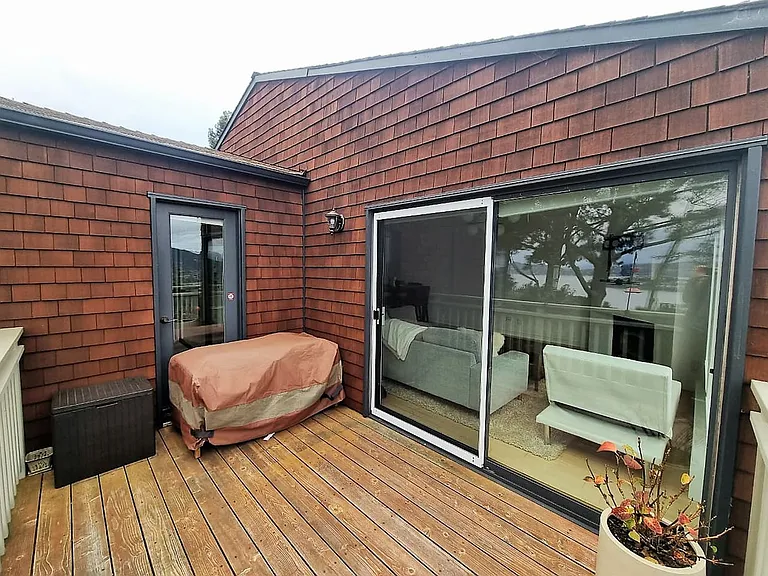 464 Headlands Ct — Photo 16