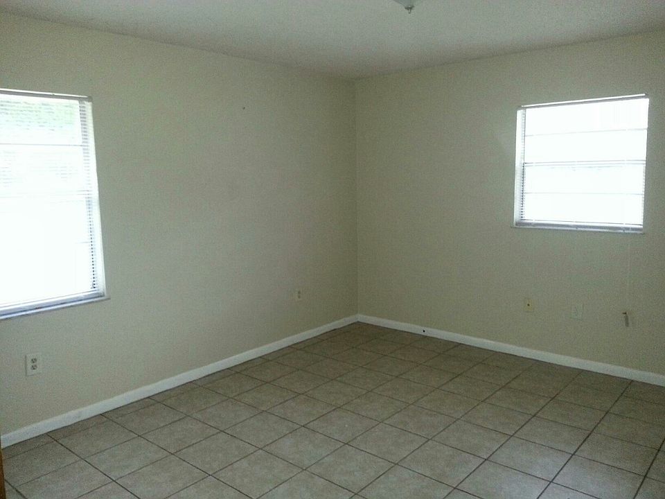 2nd image of 1011 NE 95th St Unit 4