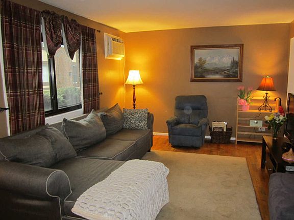2nd image of 18W121 Kirkland Ln