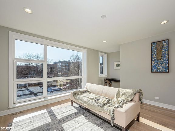 3rd image of 2238 W Warren Blvd #3