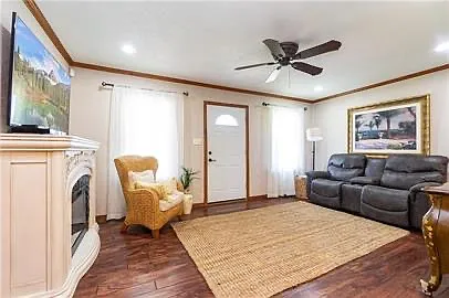 2 bed, 917 sqft, $1,200 — Photo 2