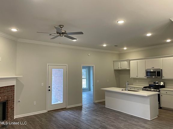 5th image of 509 Stone Brook Pl