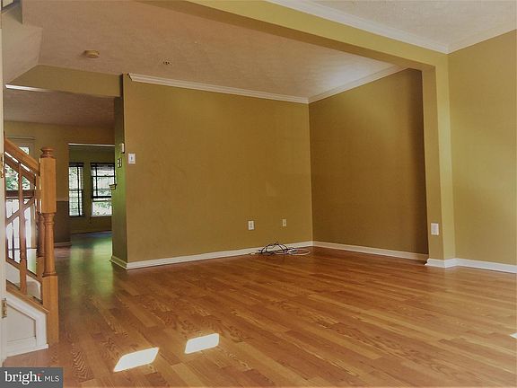 3rd image of 1021 Jeanett Way