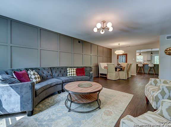 4th image of 211 Five Oaks Dr