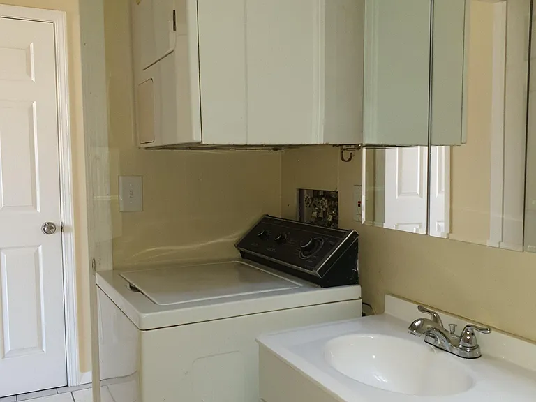 162 Warner St — Photo 15