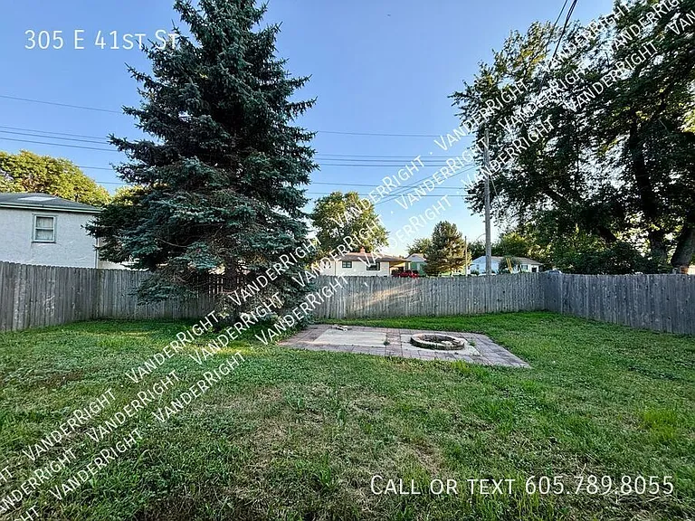 305 E 41st St — Photo 26