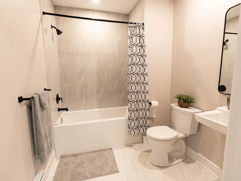 376 Richmond St #102 — Photo 11