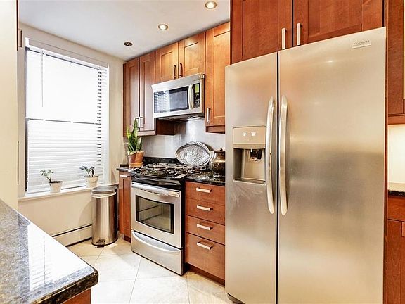4th image of 66 Romaine Ave APT 10