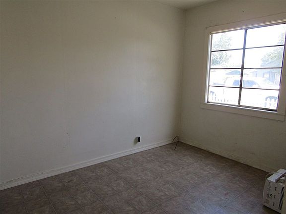 4th image of 115 California St