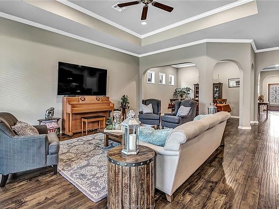 4th image of 2606 Kinnersley Ct