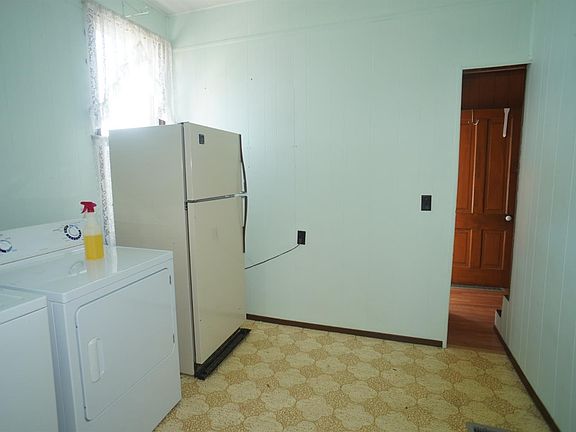5th image of 218 N Walnut St Lot 311