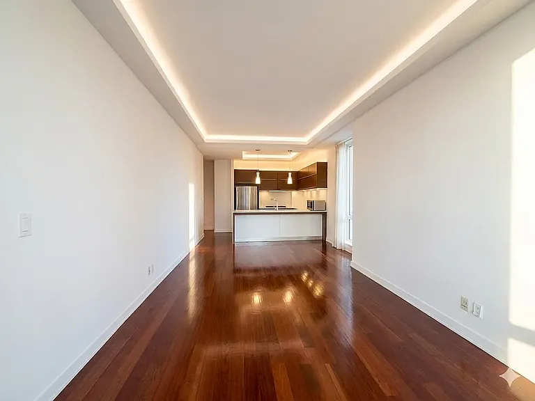 4117 Crescent St #5L — Photo 3