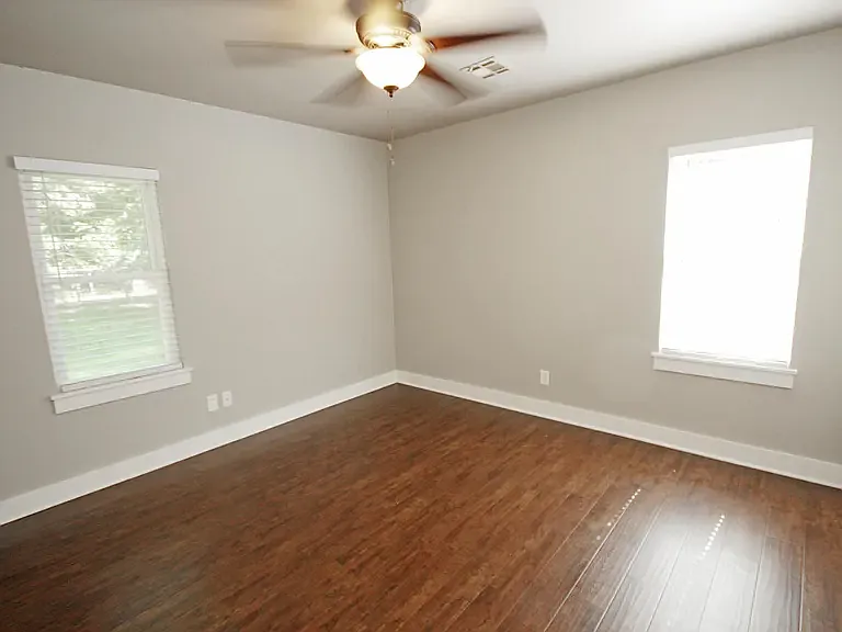 1205 W Brooks St — Photo 18