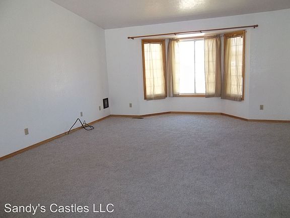 3rd image of 462 Croydon Dr