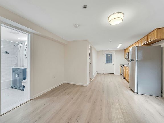 2nd image of 722 27th St Unit G