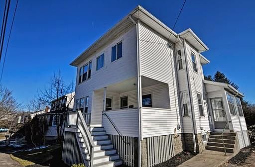 2nd image of 79 Cedar Rd N