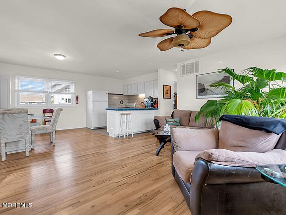 3rd image of 330 Cheryl Drive