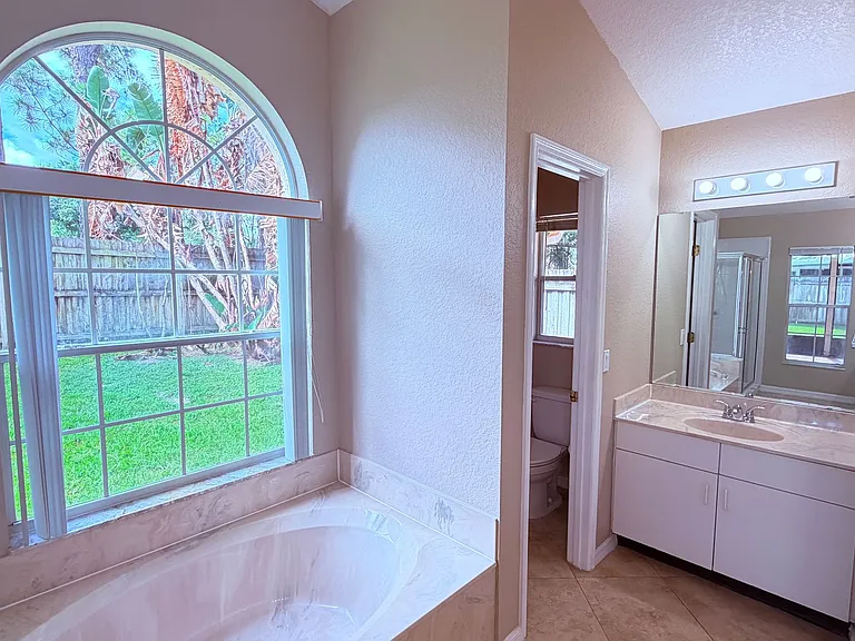 12424 Wilcox Ct — Photo 29